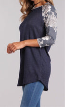 Load image into Gallery viewer, Floral 3/4 Sleeve Raglan Top